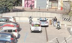 Degrado nel parcheggio di via Lombardia: &laquo;Bivacchi perenni, occorre intervenire&raquo;