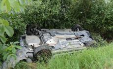 Via Emilia Ovest, auto finisce a ruote all'aria