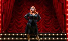 Chiara Noschese, figlia del grande Alighiero, al Teatro Regio: «Per il musical “Chicago” mi faccio in due»