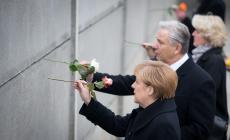 Berlino celebra la caduta del Muro. La Merkel: "I sogni possono diventare realtà"