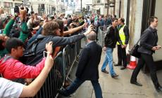 Esordio-boom dell'iPhone 6, code record in nove Paesi