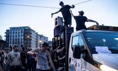 Polemiche dopo la street parade di sabato: «Un rave per le strade del centro, inaccettabile»