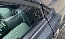 Raid notturno sulle auto in sosta