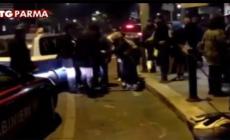 Avance a ragazzina: ecco perchè la rissa sul bus. Due arresti