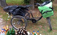 Alcol e droga nel parco: in sei nei guai. Multato il "gestore" di una bici-bar