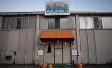 Mercatopoli di via Calestani: ora è scomparsa anche tutta la merce dal magazzino