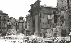 L'urlo terrificante delle bombe sulla citt&agrave;