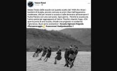 Vasco Rossi saluta il nuovo anno scolastico con bellissima foto degli anni Cinquanta