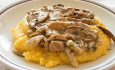 Primavera di una volta: ode alla polenta con i prugnoli