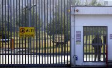 Detenuto incendia di nuovo la cella. I sindacati: "Un altro poliziotto intossicato"