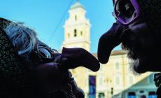 La Befana vien... in moto, con le ciaspole e sulla pista da ballo: l'agenda