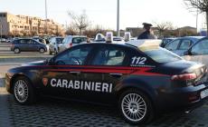 Fugge dai domiciliari con le valigie: preso
