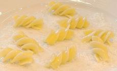 Pasta in bianco insolita e originale: la ricetta di Bruno Ruffini (docente Alma Colorno)
