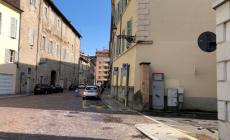 Aggredita e rapinata in via Cantelli: «Ho visto nei loro occhi la cattiveria»