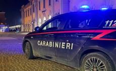 Colpo da 100mila euro di profumi nel Modenese: per rubare "indisturbati"  i ladri sbarrano la strada con chiodi, auto usate e cemento
