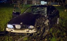 Rubano due volte una macchina ma devono fuggire