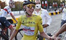 Pogacar in trionfo al Tour, ultima tappa a Bennett 