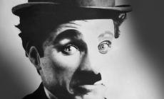 Charlot al pianoforte