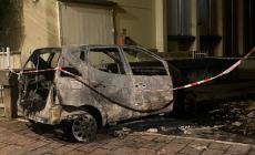 Auto in fiamme a Salso, i carabinieri indagano