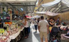 Piazzale San Bartolomeo, 26 ambulanti in rivolta: «No al trasferimento in via Verdi»