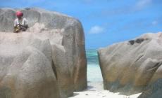 Tra rupi di granito e soffici spiagge bianche 