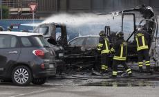 Camper in fiamme a San Leonardo: vigili del fuoco al lavoro