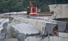 Crollo del ponte: la Protezione Civile, 5 i dispersi. 18 bare per i funerali di Stato
