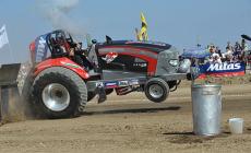 Tractor pulling motori e spettacolo