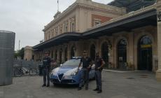 Dopo la scuola picchia e rapina un ragazzo che aspettava il bus: arrestato 19enne