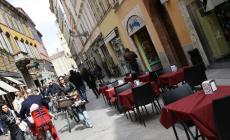 I nuovi orari dei locali. Casa: «Scelta ponderata». Bertolotti: «Nessun confronto»