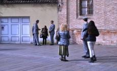 "Mi ha rubato il portafoglio!". Inseguimento tra due donne in centro