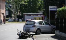 Schianto contro un'auto: scooterista all'ospedale