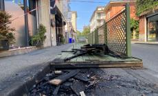 «Dei ragazzi hanno incendiato il nostro dehors»