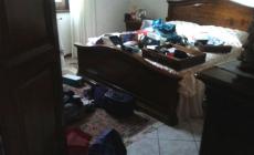 Festeggiano la Cresima della figlia e i ladri svaligiano la casa