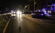Pauroso schianto tra scooter e auto: 19enne gravissima in Rianimazione - Foto 