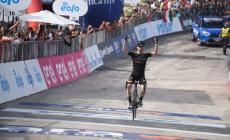 Positivo al coronavirus, Simon Yates si ritira dal Giro d'Italia