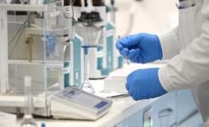 Johnson&Johnson sospende la sperimentazione del vaccino