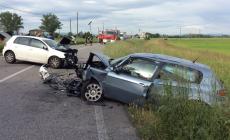 Pauroso frontale in via Burla: due feriti
