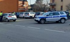 Al bar col suv sequestrato dopo 15 mila euro di multe prese in una settimana: scoperto, si d&agrave; alla fuga