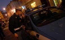 Ladro d'auto mette in moto, ma viene arrestato prima di partire