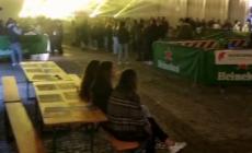 Ragazzo spruzza uno spray alla festa: evacuato il tendone
