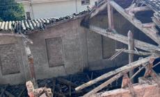Ore 23, paura a Noceto: crolla il tetto di una casa disabitata