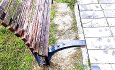 "Panchine pericolose al Centro giovani Montanara"