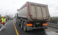 Prova di carico sul Ponte Verdi a Ragazzola. Probabile riapertura a metà settimana