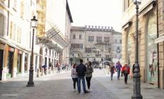 Ladri entrano in un negozio in via Cavour