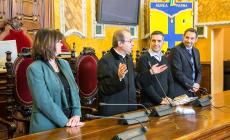 La benedizione del vescovo in municipio