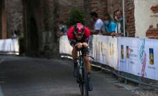 Ganna vince la crono di Valdobbiadene, Almeida resta in rosa