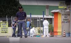 Uomo accoltella passanti: un morto e due feriti 