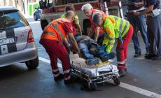 Felino, scende dall'auto e accoltella la ex