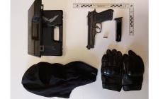 In auto aveva una scacciacani, passamontagna e guanti rinforzati: denunciato 27enne